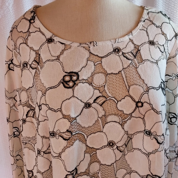 Lane Bryant Womens's Top Size 22 White Floral Semi Sheer Peplum Boho Whimsigoth - Picture 2 of 13